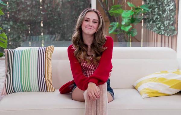 19ти летняя девушка на кастинге и её первое порно видео в жизни!