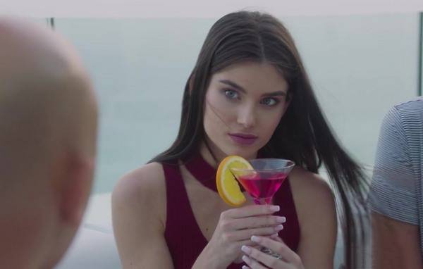 Анальная секс с молодой красоткой для богатого дяди - это даже не измена жене