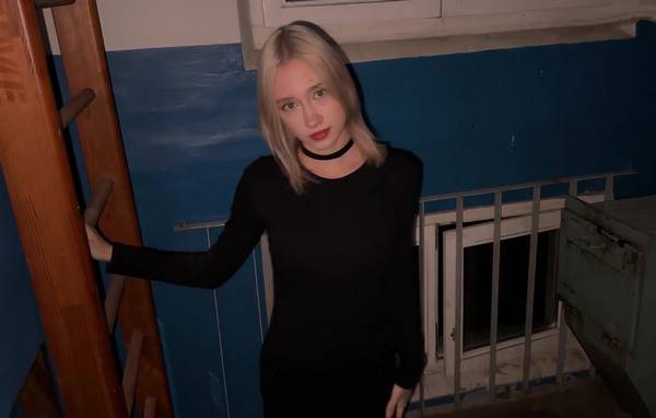 Соседка решила сегодня дать мне прямо на сходовой клетке 9го этажа